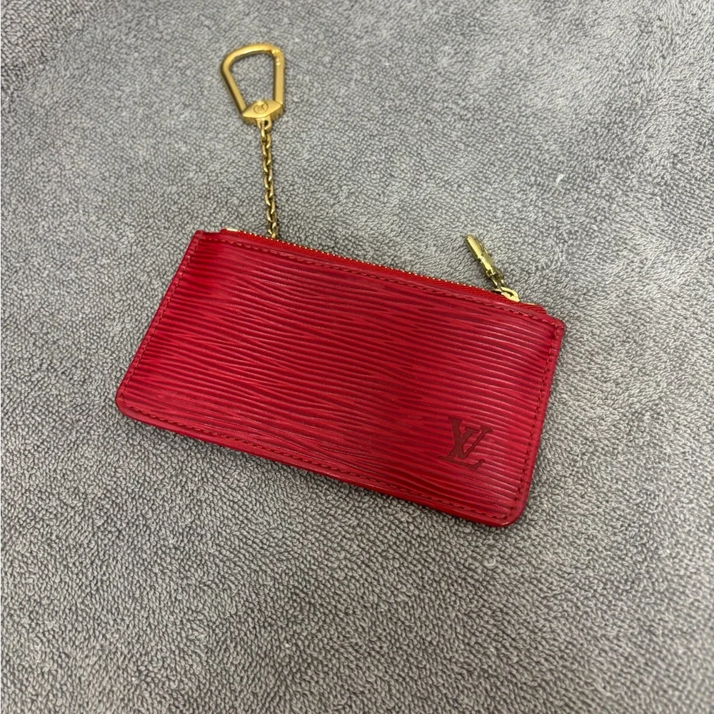Authentic Louis Vuitton Red Epi Key Cles - Picture 1 of 14